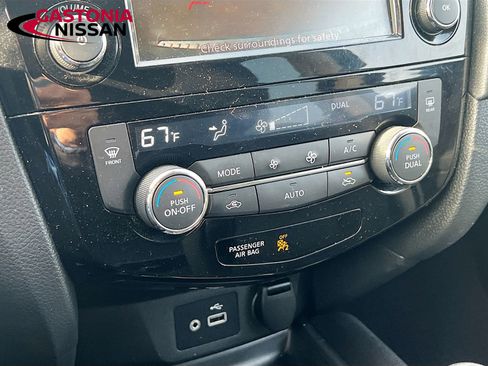 Used 2020 Nissan Rogue SV image 19