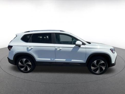 Used 2026 Volkswagen Taos SE AWD/4WD image 17