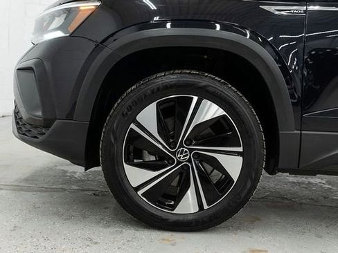 Used 2023 Volkswagen Taos SE image 29