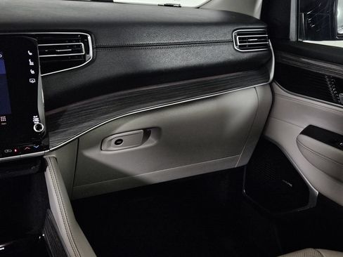 Used 2022 Jeep Wagoneer Series II RWD image 6
