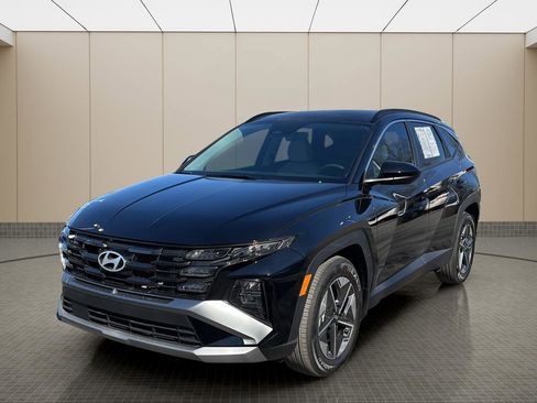 Certified 2025 Hyundai Tucson SEL image 1