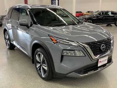 Used 2023 Nissan Rogue SL w/ SL Premium Package image 3