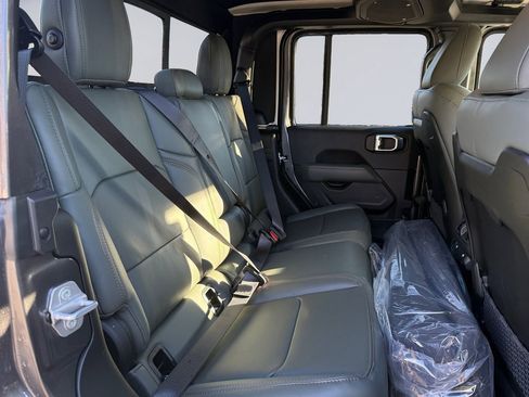 New 2026 Jeep Gladiator Mojave AWD/4WD image 18