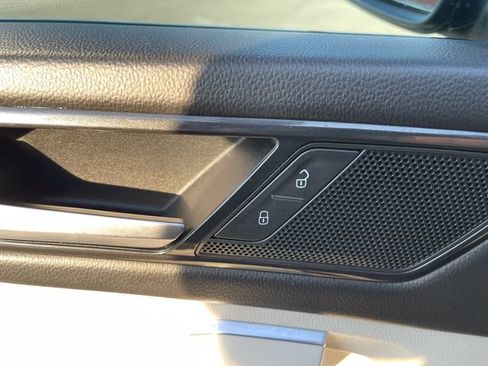 Used 2023 Volkswagen Tiguan SE AWD/4WD image 28