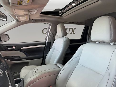 Used 2016 Toyota Highlander XLE FWD image 9