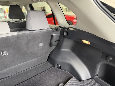 Used 2021 Toyota RAV4 XLE w/ Convenience Package AWD/4WD image 20