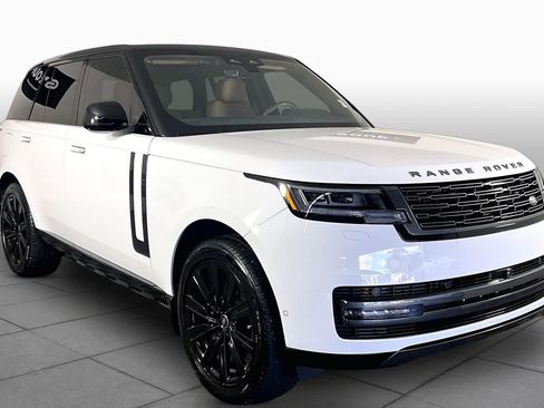 Used 2025 Land Rover Range Rover SE AWD/4WD image 3