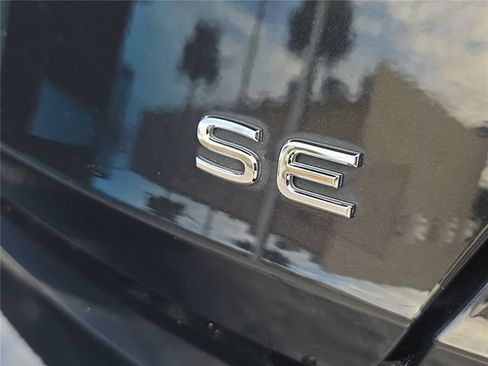 Used 2024 Volkswagen Jetta SE FWD image 6