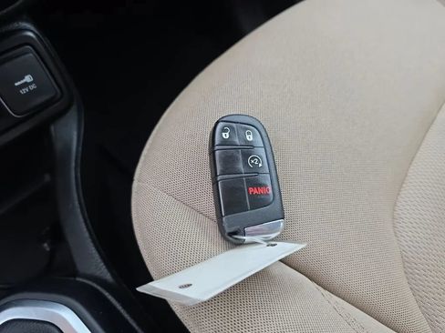 Used 2020 Jeep Renegade Sport w/ Sport Appearance Group FWD image 33