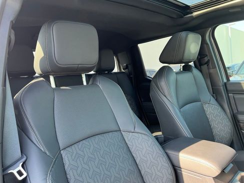 Used 2025 Toyota Tacoma Limited image 7