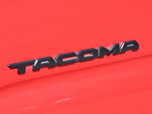 Used 2023 Toyota Tacoma TRD Off-Road w/ Advanced Technology Package AWD/4WD image 46