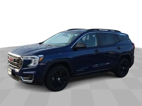 Used 2023 GMC Terrain SLE w/ Driver Convenience Package image 4