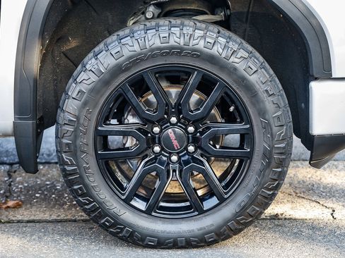 Used 2020 GMC Sierra 1500 Elevation w/ Elevation Value Package image 9