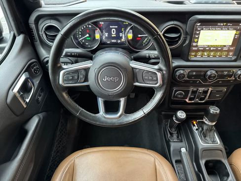 Used 2022 Jeep Wrangler Unlimited Sahara AWD/4WD image 14