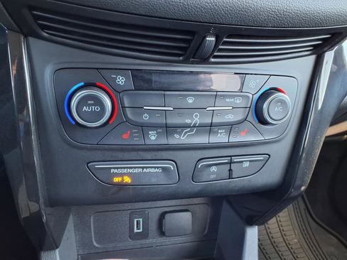 Used 2017 Ford Escape Titanium image 5