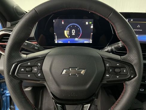 Certified 2025 Chevrolet Trax RS w/ Sunroof Package FWD image 11
