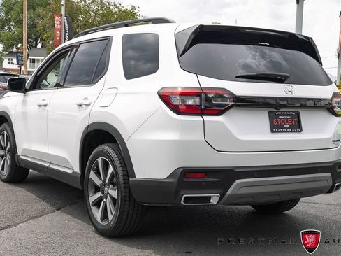 Used 2025 Honda Pilot Touring image 15