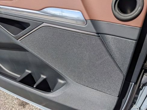 Used 2025 Lincoln Navigator Reserve image 24