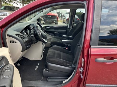 Used 2015 Dodge Grand Caravan American Value Package w/ UConnect Hands-Free Group FWD image 9