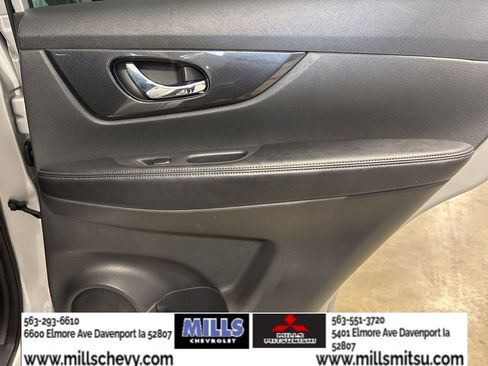 Used 2017 Nissan Rogue SV w/ SV Premium Package image 15