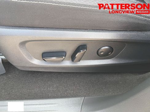 Used 2024 Nissan Pathfinder SV FWD image 17