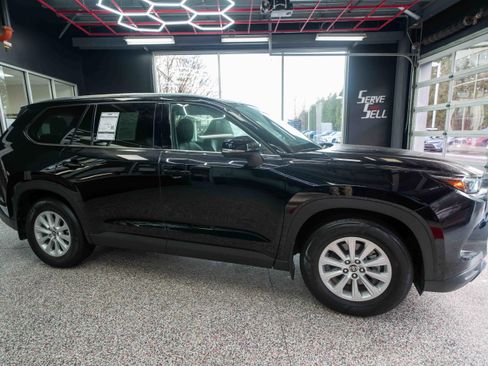 Used 2024 Toyota Grand Highlander XLE image 5