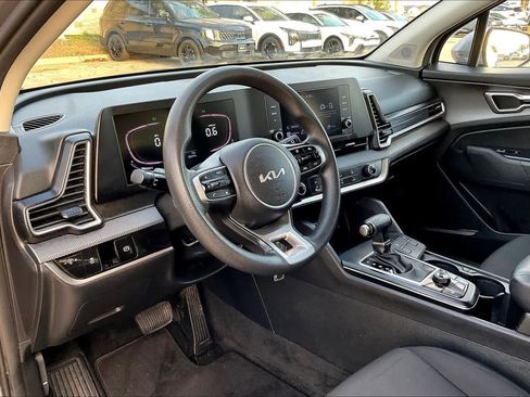 Used 2023 Kia Sportage LX image 2