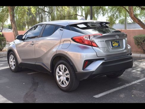 Used 2019 Toyota C-HR LE FWD image 6