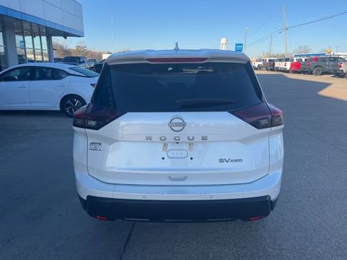 Used 2024 Nissan Rogue SV image 4