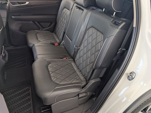 Used 2024 Volkswagen Atlas SEL Premium R-Line AWD/4WD image 18