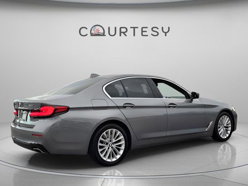 Used 2023 BMW 530i xDrive image 5