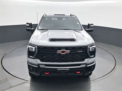 Used 2024 Chevrolet Silverado 2500 ZR2 w/ Technology Package image 14