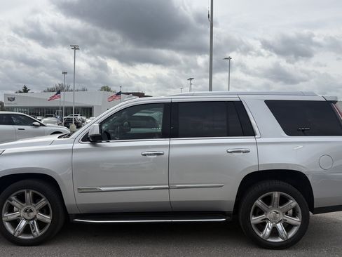 Used 2018 Cadillac Escalade Luxury image 7