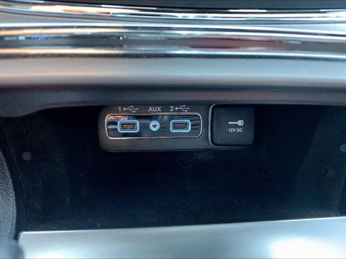 Used 2018 Jeep Grand Cherokee Altitude AWD/4WD image 16
