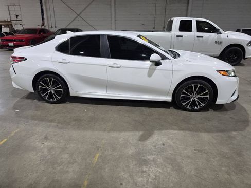 Used 2020 Toyota Camry SE FWD image 15