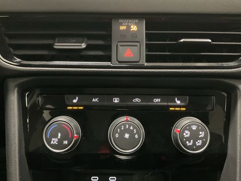 Certified 2023 Volkswagen Taos SE w/ Panoramic Sunroof Package image 14