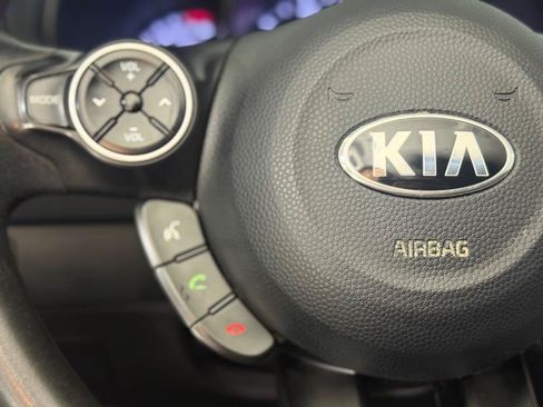 Used 2017 Kia Soul + FWD image 30