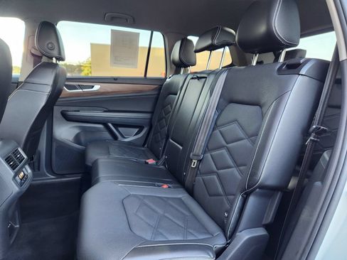 Used 2024 Volkswagen Atlas SE FWD image 13