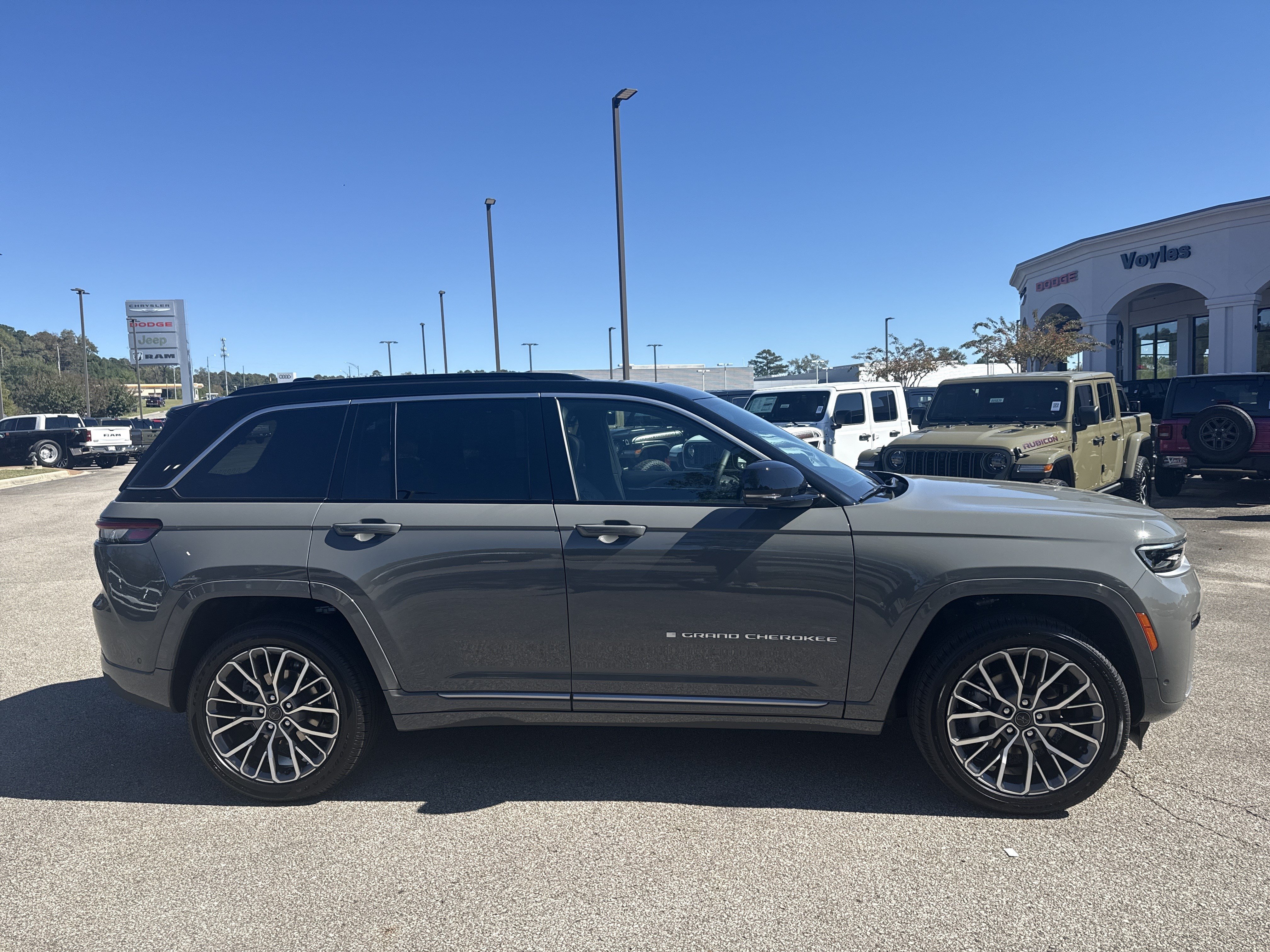 New 2027 Jeep Grand Cherokee Summit AWD/4WD image 8
