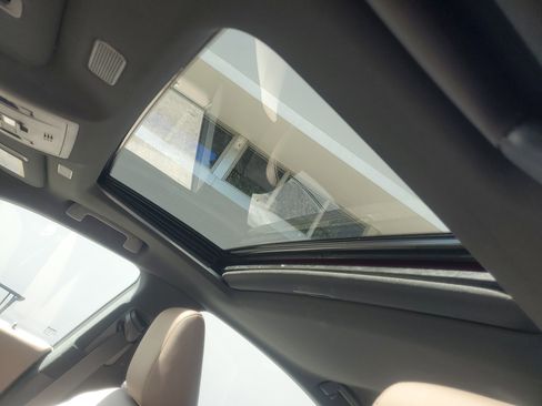 Used 2025 Lexus ES 350 w/ Premium Package image 18