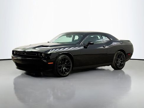 Used 2017 Dodge Challenger SXT RWD image 3