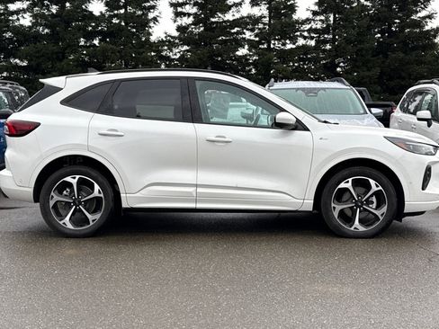 Used 2024 Ford Escape ST-Line Elite w/ Premium Technology Package image 3