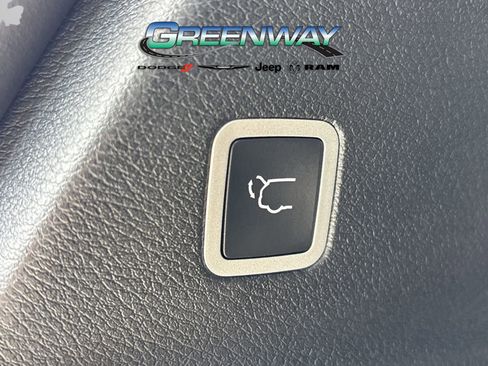 New 2026 Chrysler Pacifica Select image 9