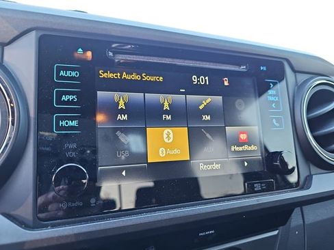 Used 2018 Toyota Tacoma TRD Sport image 18