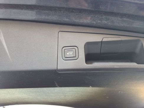 Used 2021 Cadillac XT5 Premium Luxury image 24