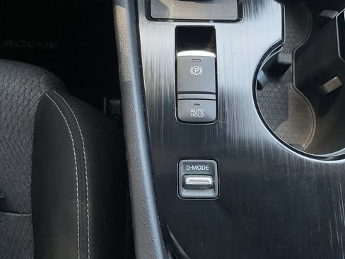 Used 2025 Nissan Rogue SV FWD image 22
