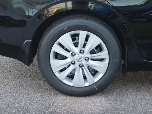 Used 2025 Nissan Sentra S image 4