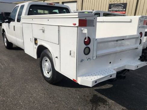 Used 2011 Ford F250 XL w/ XL Value Pkg image 3