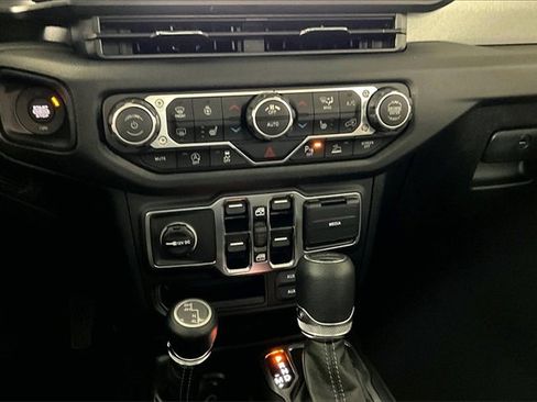 New 2025 Jeep Gladiator Sport image 7