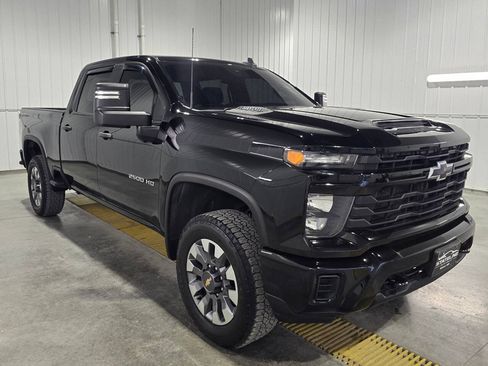 Used 2024 Chevrolet Silverado 2500 Custom w/ Custom Convenience Package AWD/4WD image 4